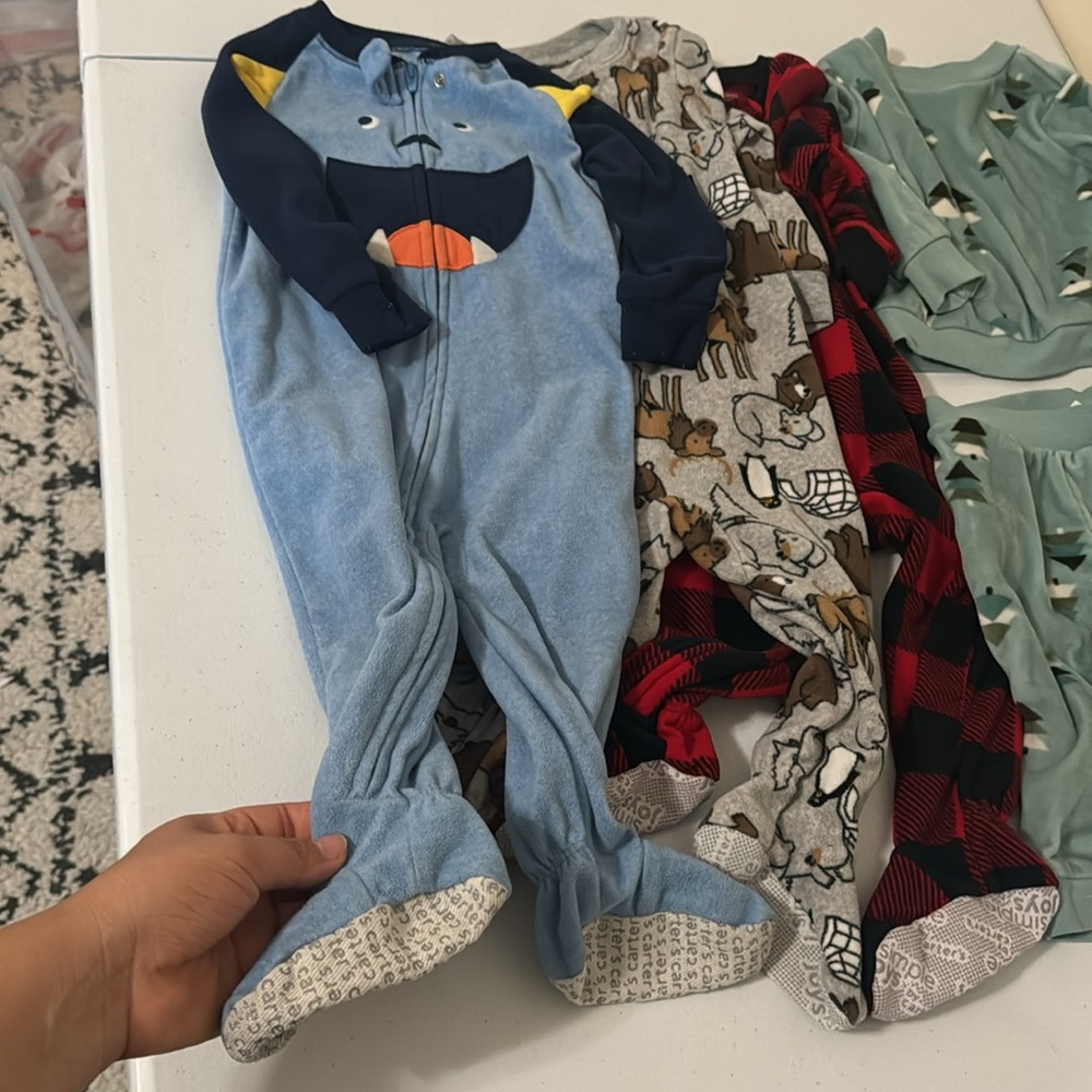 Baby cozy pijamas 12 months - Picture 2 of 8